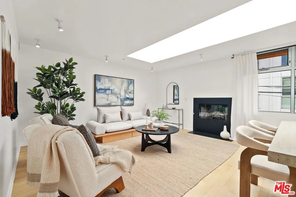 5806 Waring Avenue 13, Los Angeles, California 90038 home-pic-8